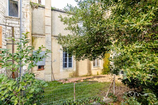 Mauvezin (32120) Grande maison de ville de 400m2 + commerce à rénover