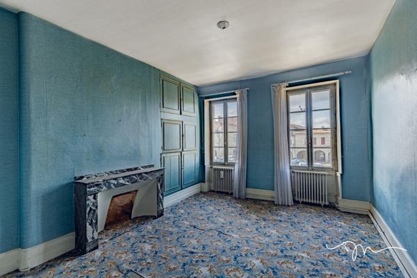 Mauvezin (32120) Grande maison de ville de 400m2 + commerce à rénover