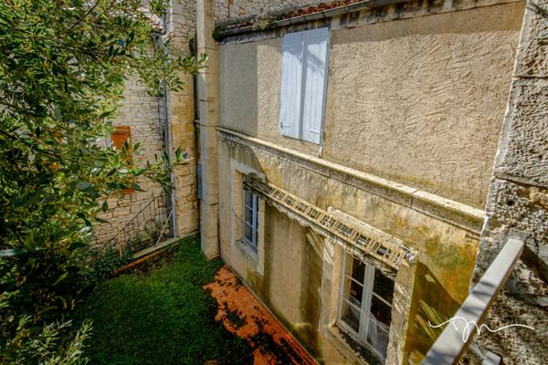 Mauvezin (32120) Grande maison de ville de 400m2 + commerce à rénover