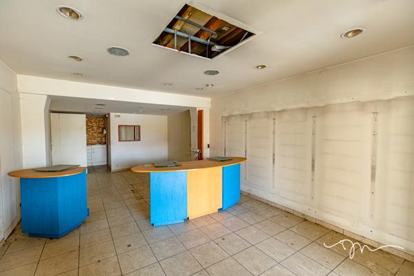 Mauvezin (32120) Grande maison de ville de 400m2 + commerce à rénover