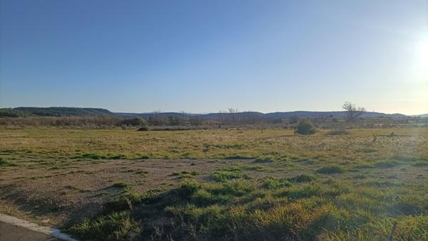 Ferrals-les-Corbières (11200) Ferrals-les-Corbières, beau terrain viabilisé 352 m2