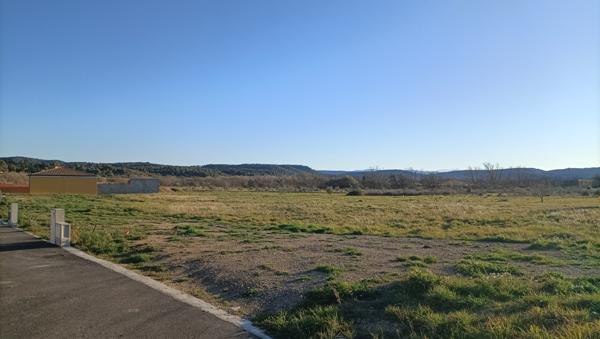 Ferrals-les-Corbières (11200) Ferrals-les-Corbières, beau terrain viabilisé 352 m2