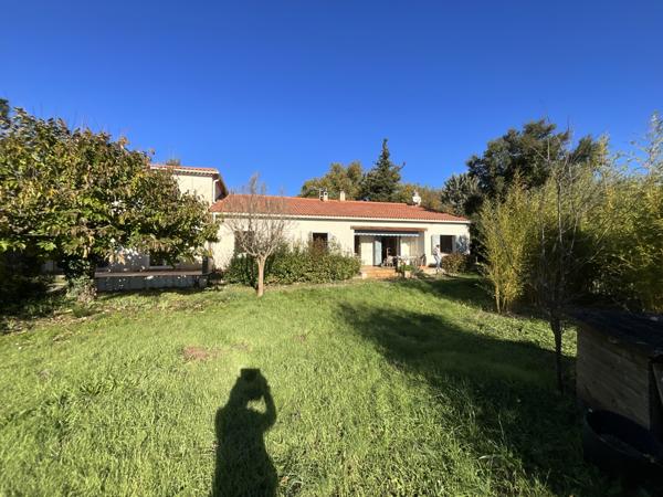 Solliès-Pont (83210) Maison familiale avec piscine sur grand terrain au calme