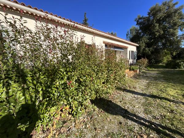 Solliès-Pont (83210) Maison familiale avec piscine sur grand terrain au calme
