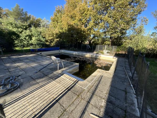Solliès-Pont (83210) Maison familiale avec piscine sur grand terrain au calme