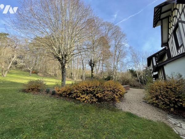 OINVILLE-SUR-MONTCIENT - ensemble de deux bâtisses