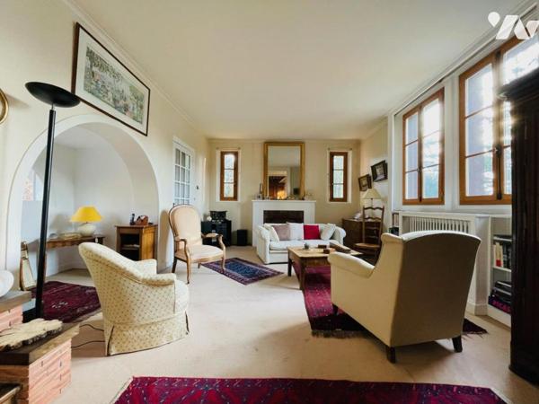 OINVILLE-SUR-MONTCIENT - ensemble de deux bâtisses