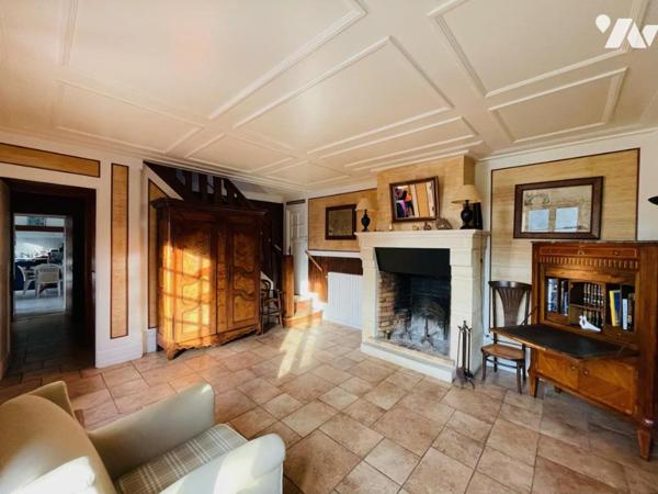 OINVILLE-SUR-MONTCIENT - ensemble de deux bâtisses