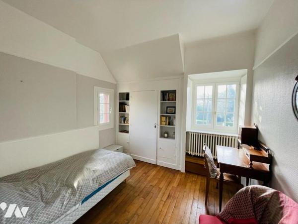 OINVILLE-SUR-MONTCIENT - ensemble de deux bâtisses