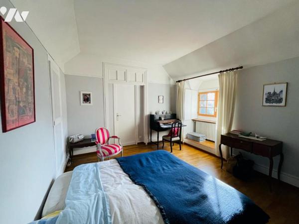 OINVILLE-SUR-MONTCIENT - ensemble de deux bâtisses