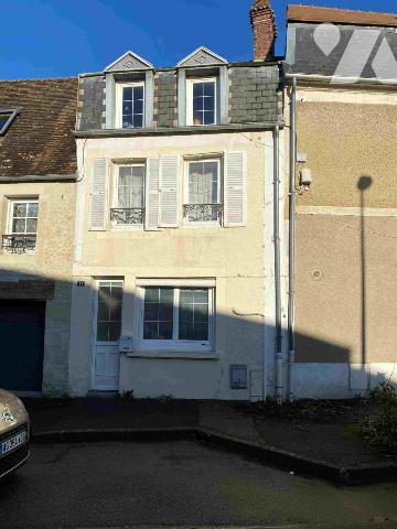 Falaise: proche lycée Maison de ville d'environ 120 m² habitable 2 chambres