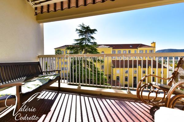 À vendre – Bel appartement 87 m² traversant avec garage, cave et double extérieur sud et nord – Hyères centre-ville (83)