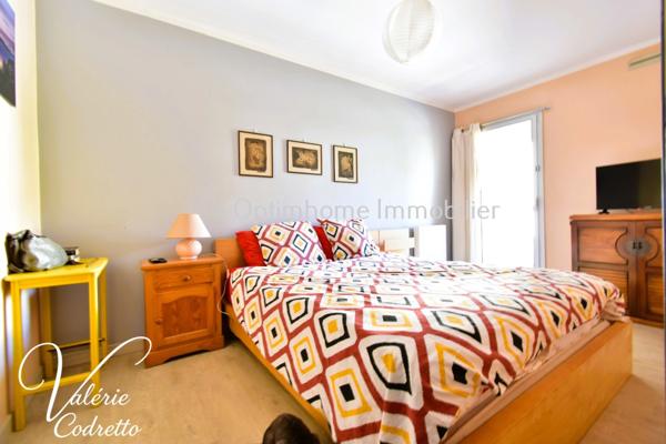 À vendre – Bel appartement 87 m² traversant avec garage, cave et double extérieur sud et nord – Hyères centre-ville (83)