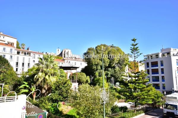 À vendre – Bel appartement 87 m² traversant avec garage, cave et double extérieur sud et nord – Hyères centre-ville (83)