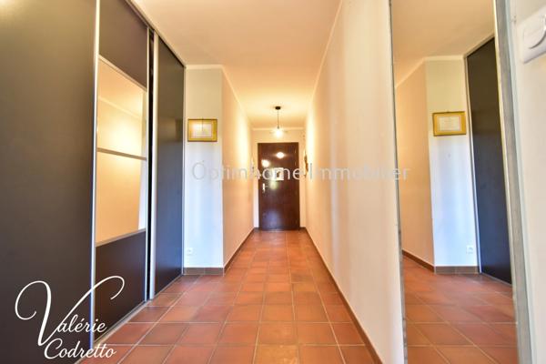 À vendre – Bel appartement 87 m² traversant avec garage, cave et double extérieur sud et nord – Hyères centre-ville (83)
