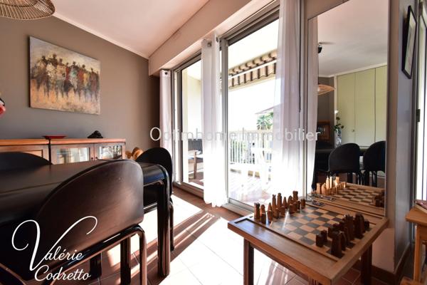 À vendre – Bel appartement 87 m² traversant avec garage, cave et double extérieur sud et nord – Hyères centre-ville (83)