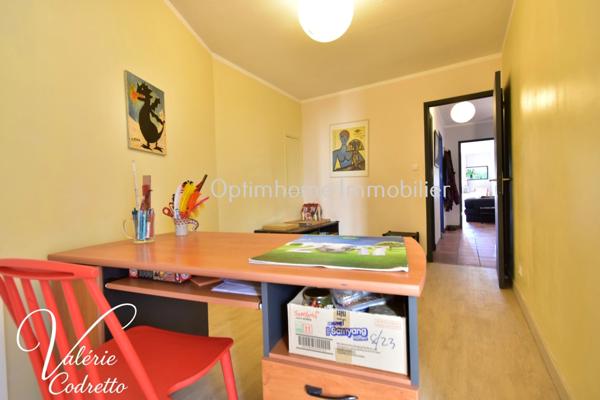 À vendre – Bel appartement 87 m² traversant avec garage, cave et double extérieur sud et nord – Hyères centre-ville (83)