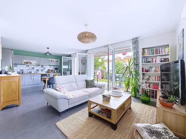 APPARTEMENT T4 À L’ESPRIT MAISON, AU CALME, AVEC 2 EXTÉRIEURS ET JARDINS