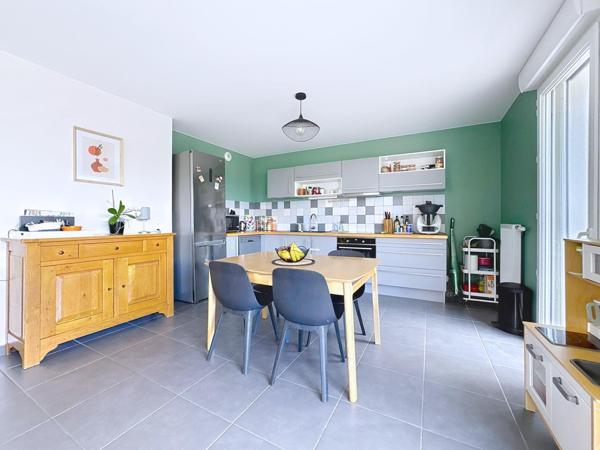 APPARTEMENT T4 À L’ESPRIT MAISON, AU CALME, AVEC 2 EXTÉRIEURS ET JARDINS