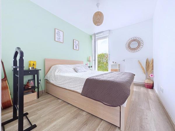 APPARTEMENT T4 À L’ESPRIT MAISON, AU CALME, AVEC 2 EXTÉRIEURS ET JARDINS