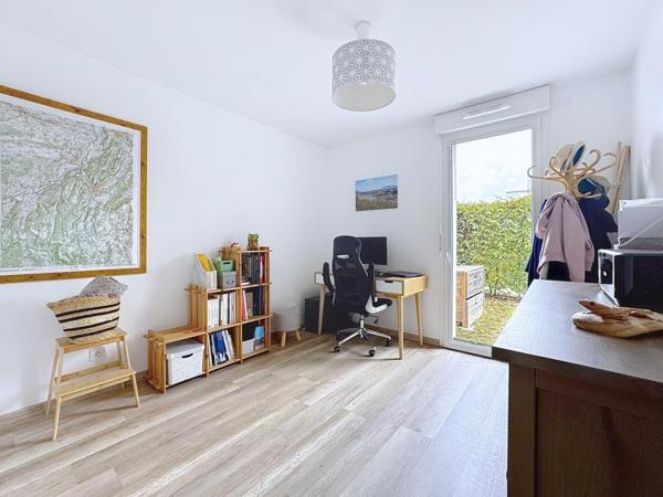 APPARTEMENT T4 À L’ESPRIT MAISON, AU CALME, AVEC 2 EXTÉRIEURS ET JARDINS