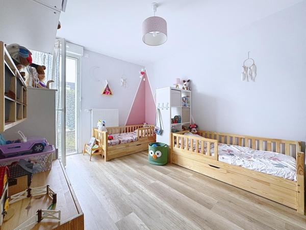 APPARTEMENT T4 À L’ESPRIT MAISON, AU CALME, AVEC 2 EXTÉRIEURS ET JARDINS