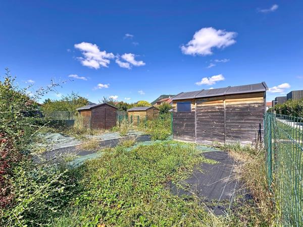 APPARTEMENT T4 À L’ESPRIT MAISON, AU CALME, AVEC 2 EXTÉRIEURS ET JARDINS