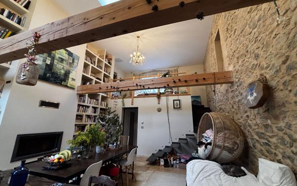 Maison à vendre    6 pièces •  Saint-Hilaire