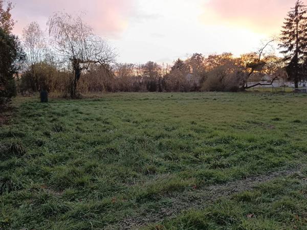 Terrain constructible à NUEIL LES AUBIERS
