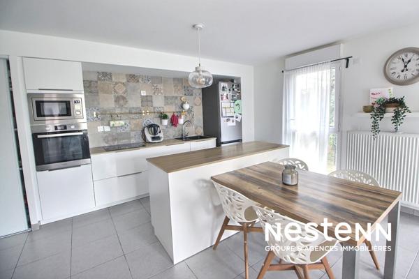 VENISSIEUX -CENTRE-VILLE- APPARTEMENT - T3 -70M2-TRANSPORTS- Gare de Vénissieux- METRO- TRAMWAY T4/T10-COMMERCES- BALCON -RANGEMENTS - SPACIEUX - GARAGE POSSIBLE EN SUP