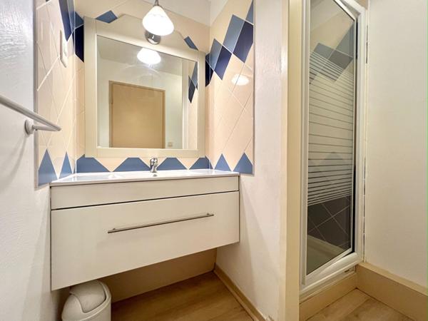 Rez de jardin 3 pièces de 60m² dans une résidence avec piscine et complexe sportif