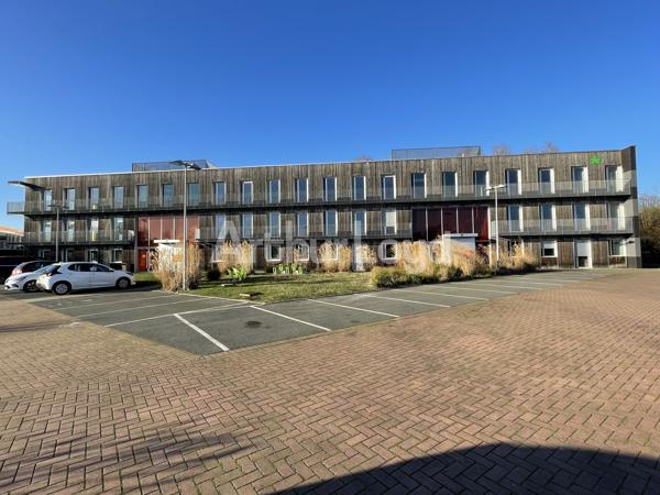 Bureaux à louer ou à vendre - Visibilité optimale & cadre verdoyant à Villeneuve d'Ascq