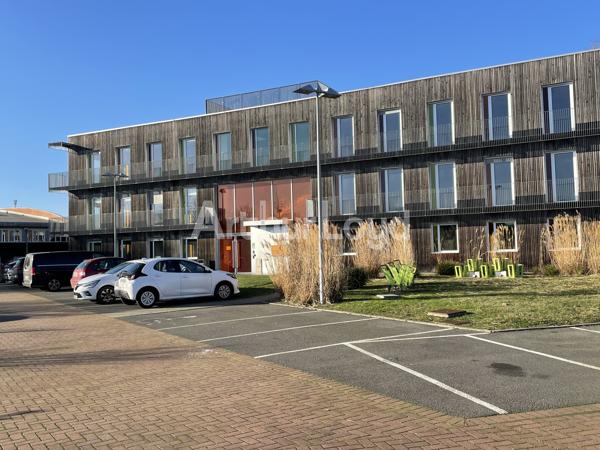 Bureaux à louer ou à vendre - Visibilité optimale & cadre verdoyant à Villeneuve d'Ascq
