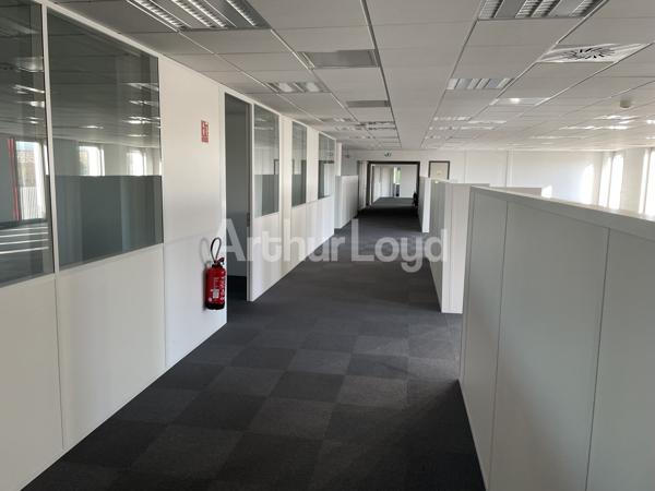 Bureaux à louer ou à vendre - Visibilité optimale & cadre verdoyant à Villeneuve d'Ascq