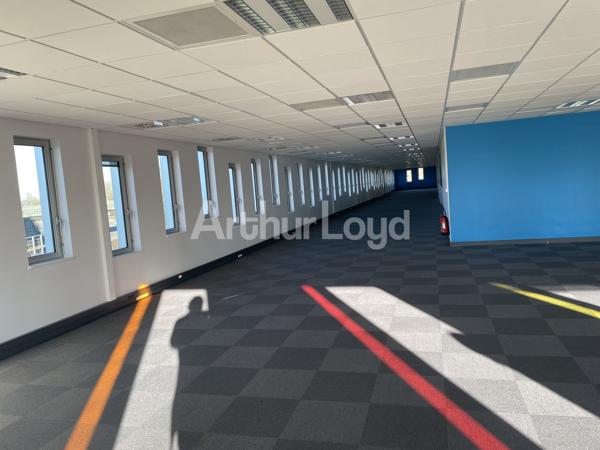 Bureaux à louer ou à vendre - Visibilité optimale & cadre verdoyant à Villeneuve d'Ascq