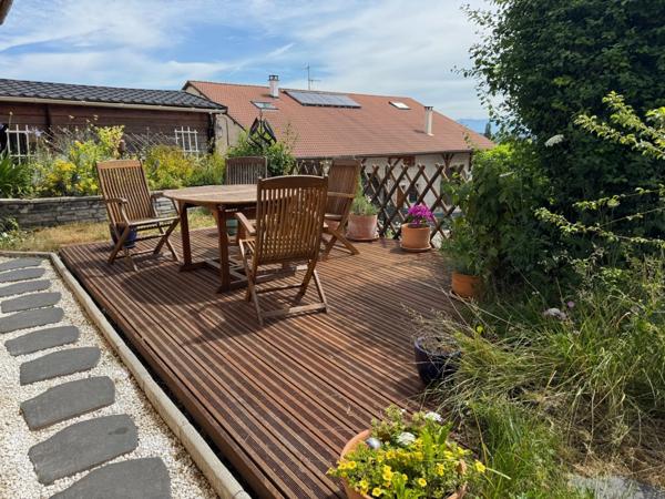 Magnifique maison de village rénovée T5 de 149 m² avec extérieur et vue sur les Alpes