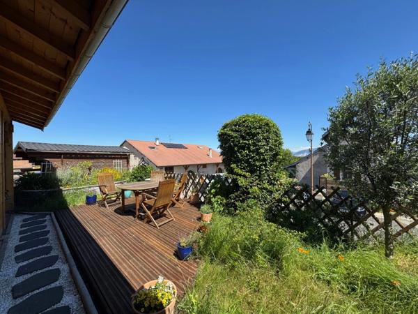 Magnifique maison de village rénovée T5 de 149 m² avec extérieur et vue sur les Alpes
