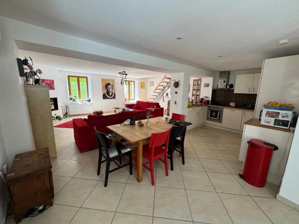 Magnifique maison de village rénovée T5 de 149 m² avec extérieur et vue sur les Alpes