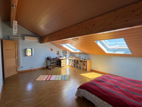 Magnifique maison de village rénovée T5 de 149 m² avec extérieur et vue sur les Alpes