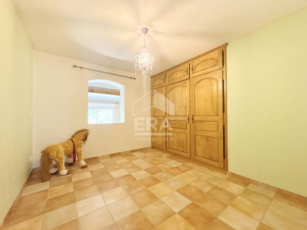 Charleval ? Maison de plain-pied avec 4 chambres, garage et jardin piscinable