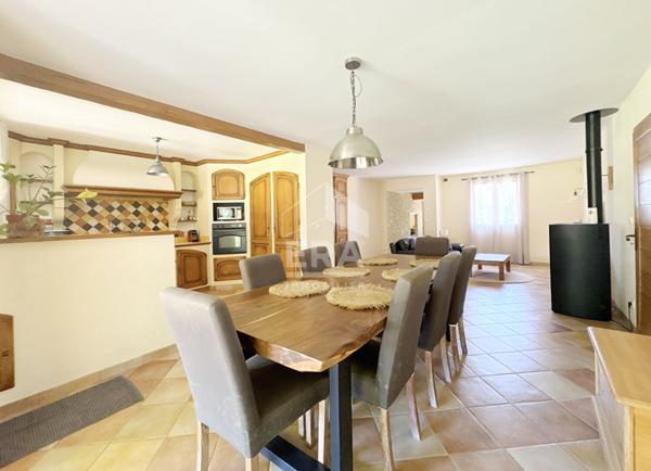 Charleval ? Maison de plain-pied avec 4 chambres, garage et jardin piscinable