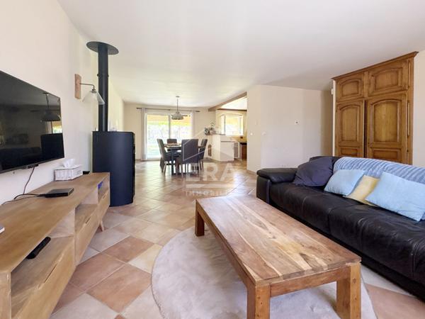 Charleval ? Maison de plain-pied avec 4 chambres, garage et jardin piscinable