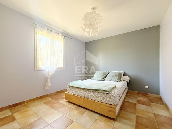 Charleval ? Maison de plain-pied avec 4 chambres, garage et jardin piscinable