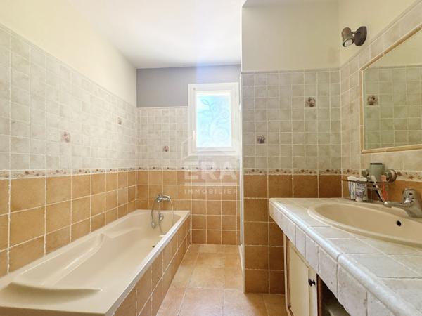 Charleval ? Maison de plain-pied avec 4 chambres, garage et jardin piscinable