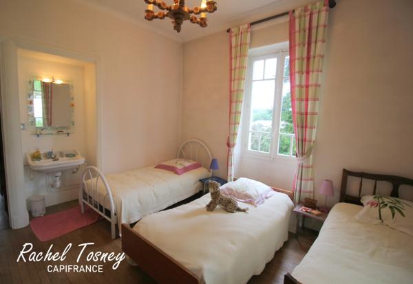 Secteur Fougerolles, Belle Maison bourgeoise T9 sur terrain de 75 ares !