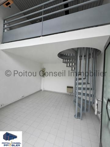 CENTRE VILLE NIORT PROCHE BRECHE 23m2 FACIL D’ACCES VITRINE