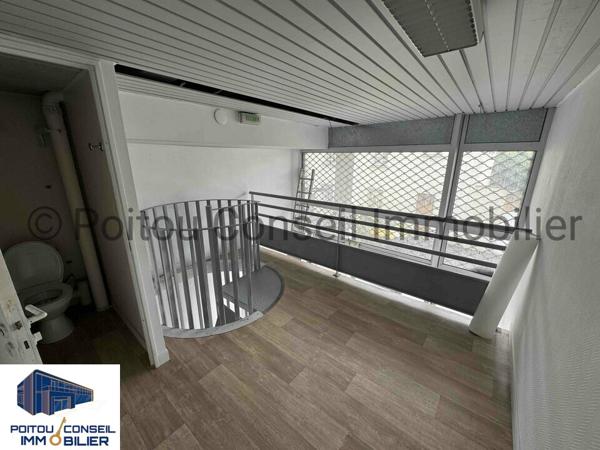 CENTRE VILLE NIORT PROCHE BRECHE 23m2 FACIL D’ACCES VITRINE