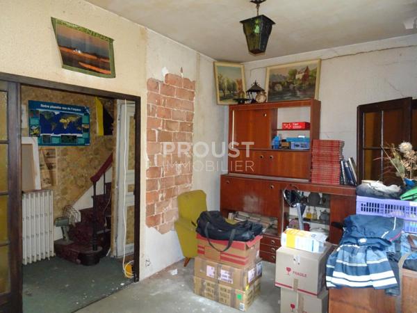 Centre ville de niort, maison en pierre d'environ 88 m² à rénover