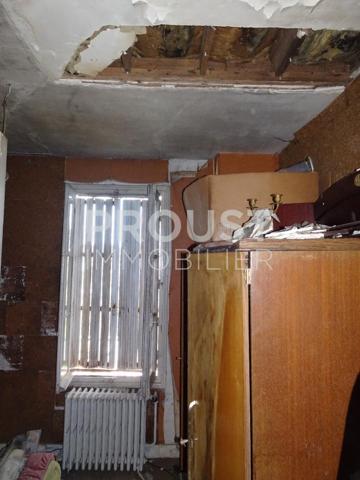 Centre ville de niort, maison en pierre d'environ 88 m² à rénover