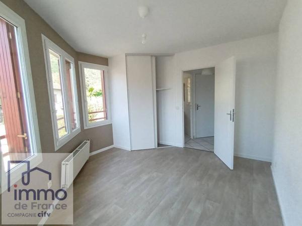 A LOUER ! APPARTEMENT T2 EN PLEIN CENTRE DE CROLLES